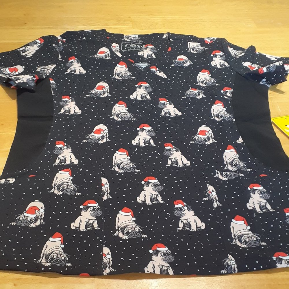 Revel Premoum Stretxh Christmas Pugs Women Sceub Top NEW